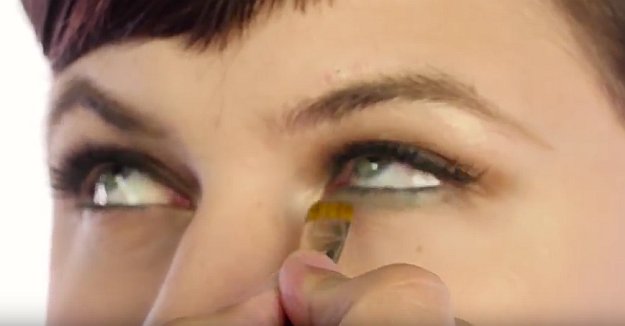 Chanel - Stylo Waterproof Eye Color Pencil in Pacific Green | Olivia Munn Oscars 2016 Makeup Tutorials, check it out at //makeuptutorials.com/olivia-munn-makeup-tutorial/