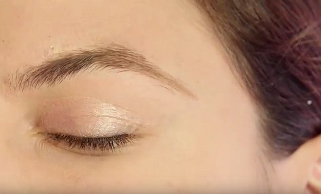 Urban Decay - Eyeshadow Primer Potion in Minor Sin | Olivia Munn Oscars 2016 Makeup Tutorials, check it out at //makeuptutorials.com/olivia-munn-makeup-tutorial/