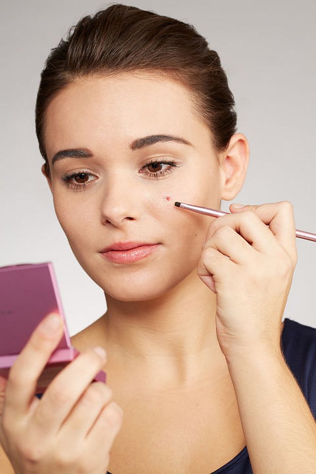 Having trouble trying to cover up your pimples? Well, here are some steps you should follow to effectively cover pimples by Makeup Tutorials at http://makeuptutorials.com/how-to-cover-pimples/