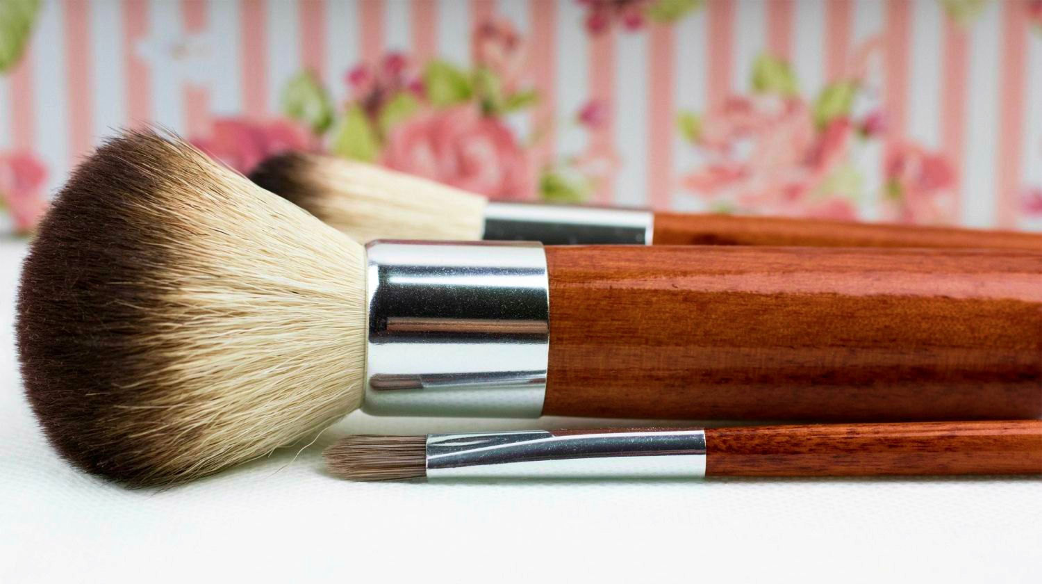 feature | How to Clean Makeup Brushes