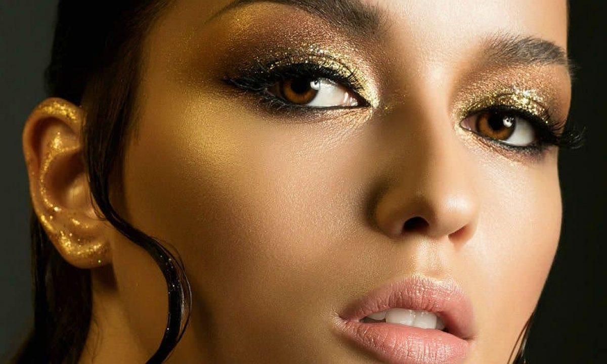 Glitter makeup ideas & tutorials  Glitter makeup, Glitter face makeup, Glitter  makeup tutorial