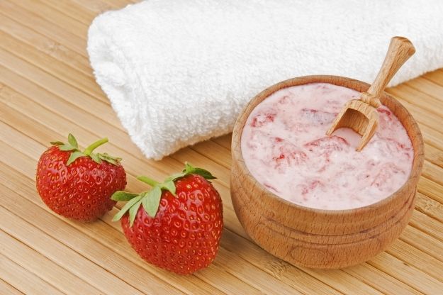 Beauty Benefits of Strawberries | Makeup Tutorials http://makeuptutorials.com/benefits-of-strawberries