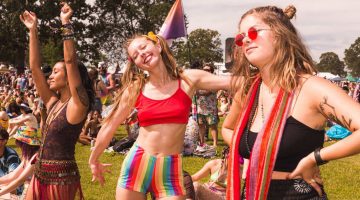 Three Women Standing on Ground With Crowd-beauty trends for festival-px-feature