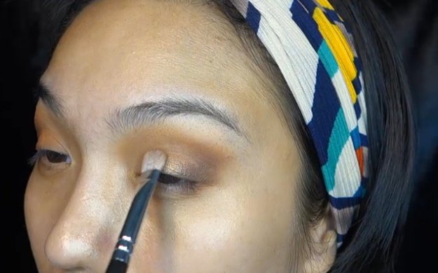 Step 7: Open Up The Eye using Goldstone | Homecoming Makeup Tutorial For Brown Eyes Using Kylie Kyshadow Palette 
