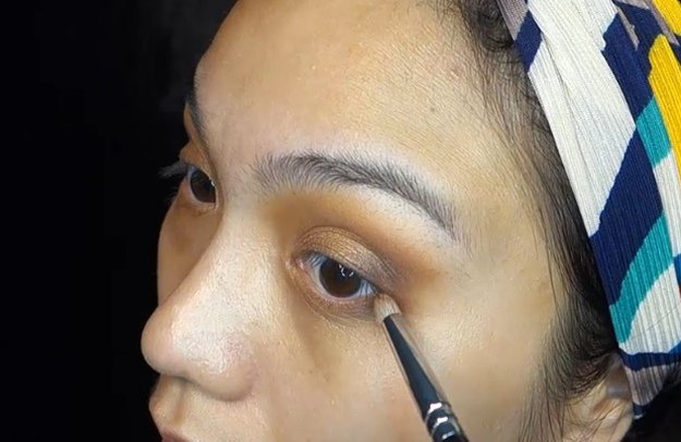 Step 11: Smoke Out Lower Lash with Bronzite| Homecoming Makeup Tutorial For Brown Eyes Using Kylie Kyshadow Palette 