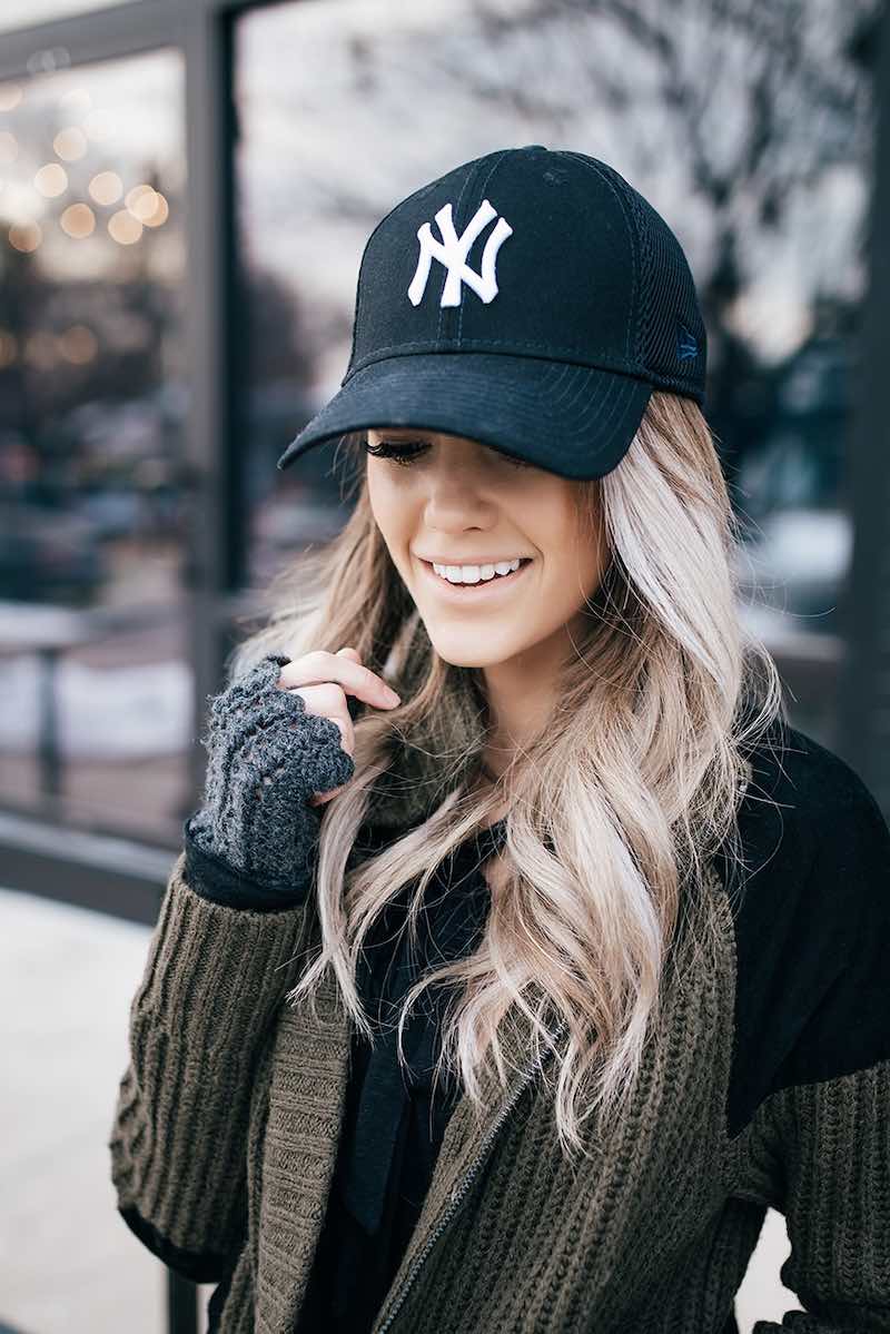 woman-wearing–baseball-cap | long hairstyles