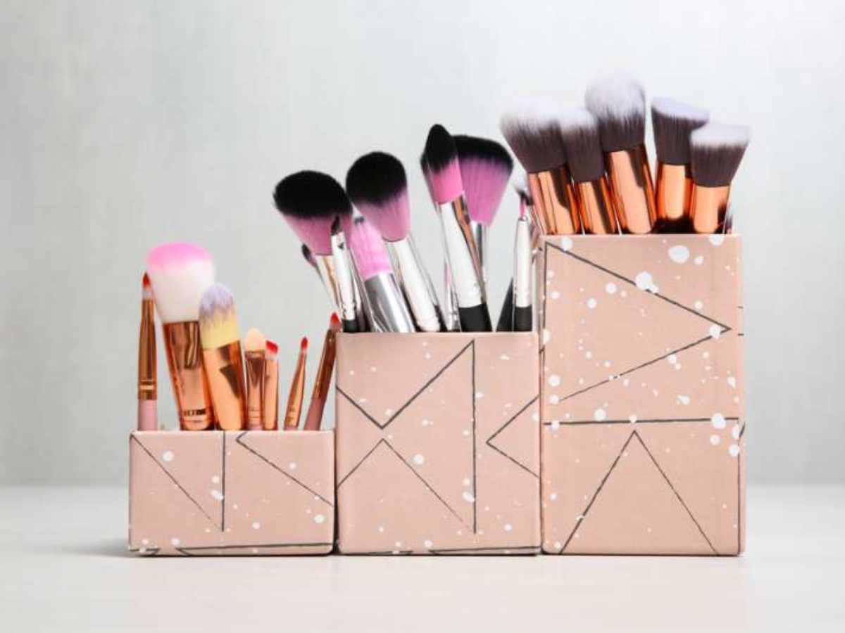 Make Your Own Makeup Brush Organizer | Super Simple DIY