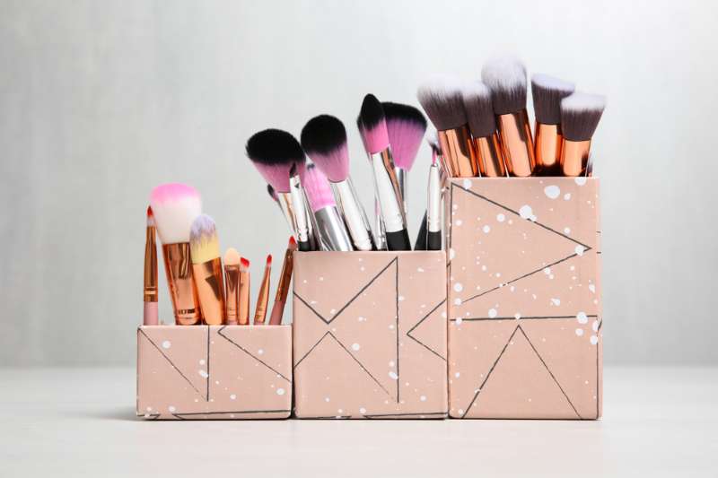How to Make Your Own Makeup Brush Holder 
