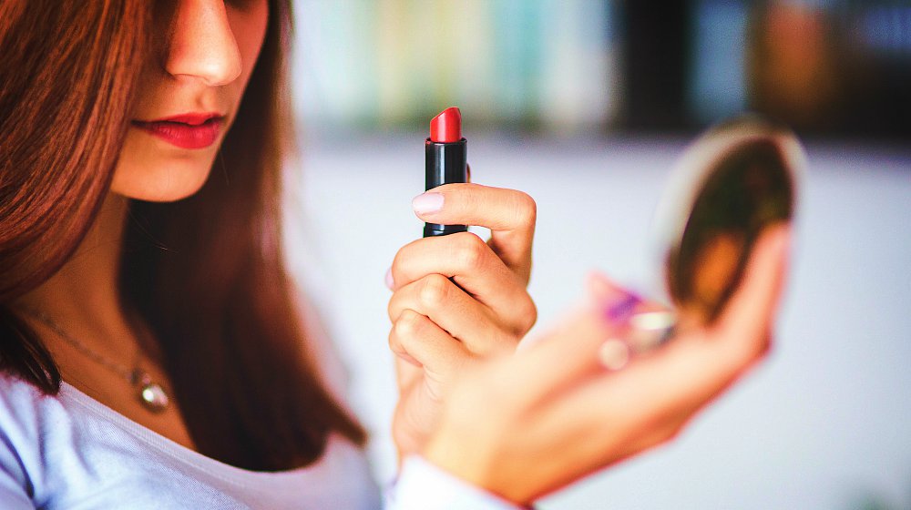 Feature | Apply Makeup Like A Pro