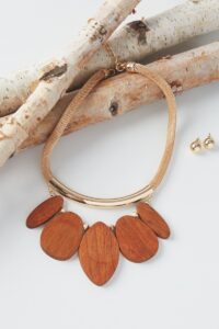 mason & ivy wood necklace
