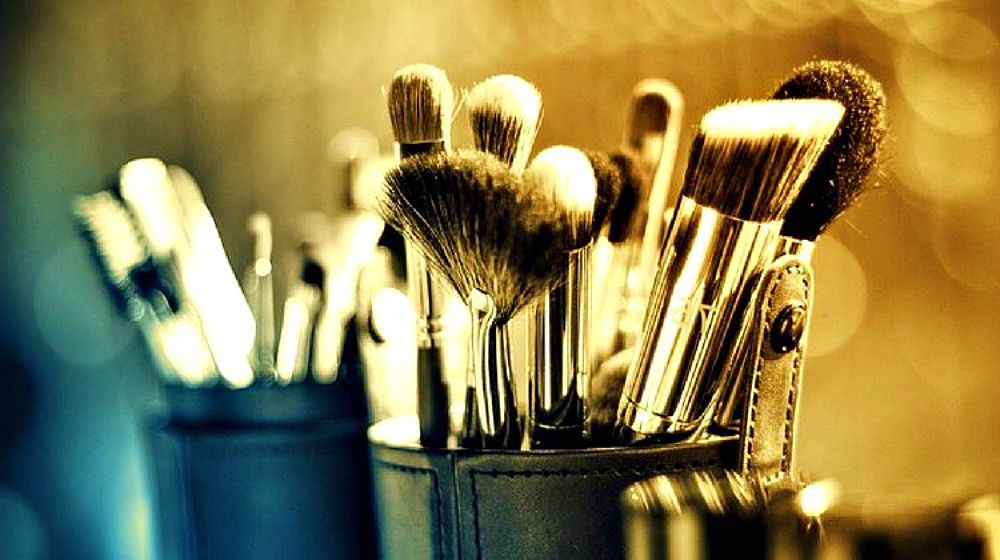 Feature | Makeup Brushes 101 | A Detailed Makeup Brush Guide For Beginners