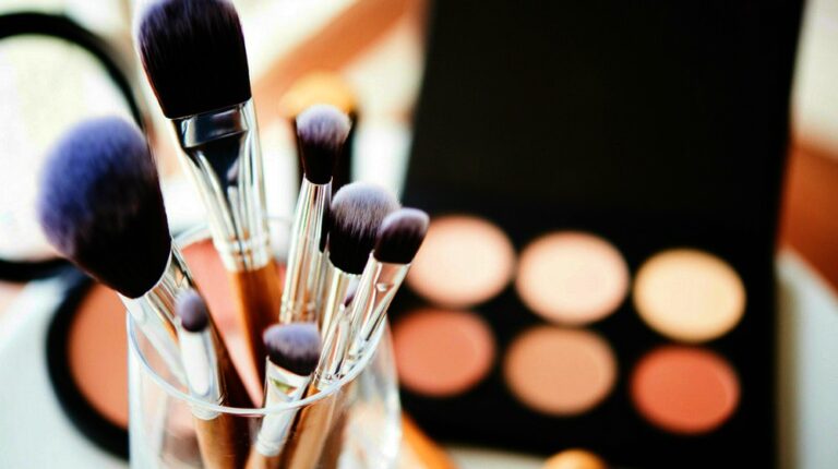 FEATURE | 13 Fun DIY Makeup Organizer Ideas For Proper Storage