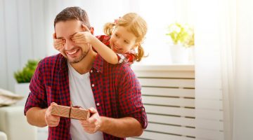 Happy family daughter hugging dad and laughs on holiday | Father’s Day Gifts for Well-Groomed Dads | Featured