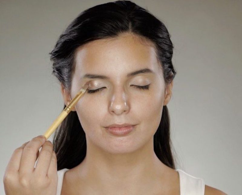 applying-bronze-eyeshadow | makeup tutorial