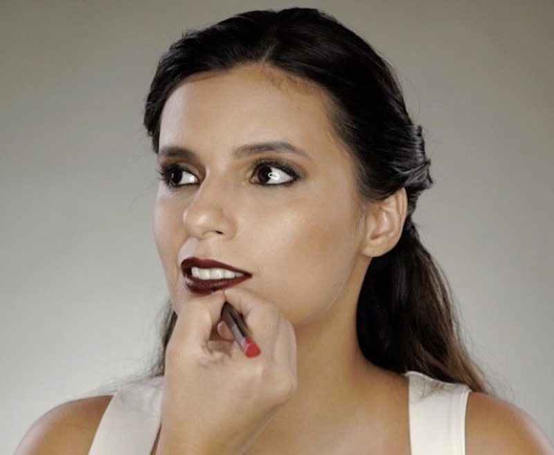 applying-lipstick | fall makeup colors