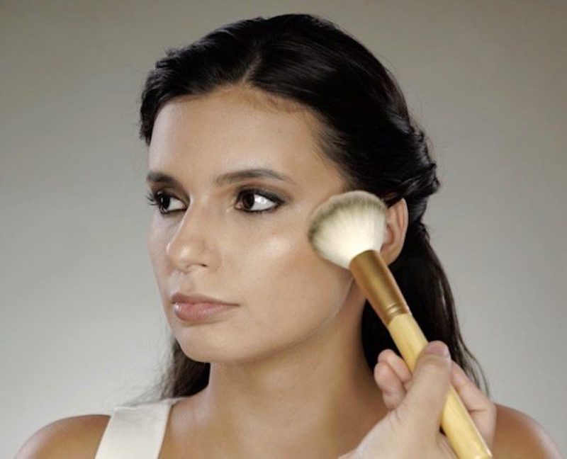 applying-setting-powder | makeup looks