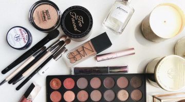closeup-photography-of-assorted-cosmetics | Best Places To Enjoy Awesome Makeup Black Friday Deals