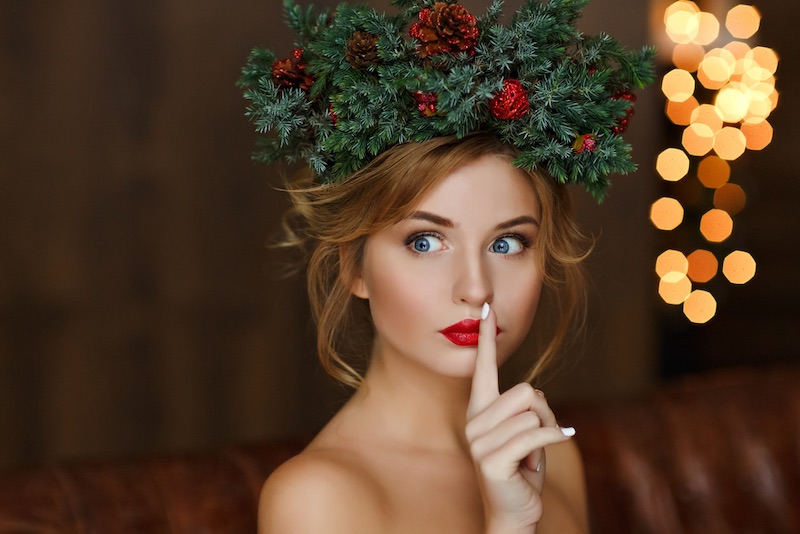 portrait-glamorous-girl-red-lips-wreath | glam makeup