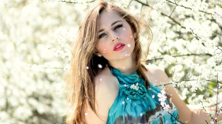 Girl flowers spring blue eyes | Lovely Makeup Tutorials For Blue Eyes | Featured