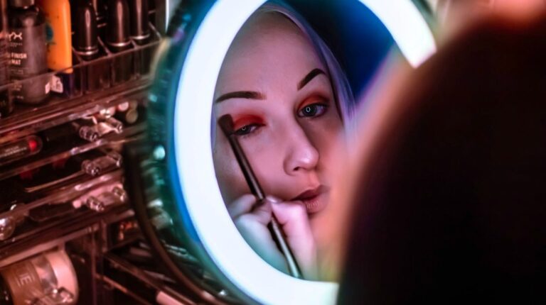 Feature | Easy Makeup DIY Ring Light For Beginners
