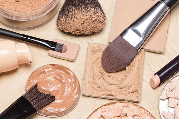 Check out MUA Tips: How to Apply All Natural Foundation Makeup at https://makeuptutorials.com/all-natural-foundation-makeup/