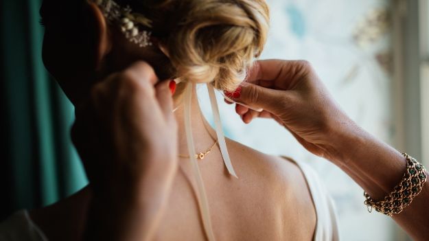 Check out 8 Perfect Bridal Makeup Trends To Watch Out For In 2019 at https://makeuptutorials.com/8-perfect-bridal-makeup-trends-to-watch-out-for-in-2019/