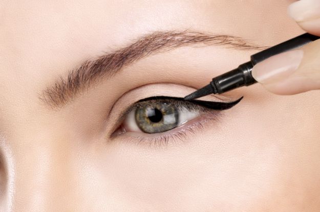 Check out How To Nail Perfect Winged Eyeliner | Makeup Tutorials at https://makeuptutorials.com/how-to-do-perfect-winged-eyeliner/
