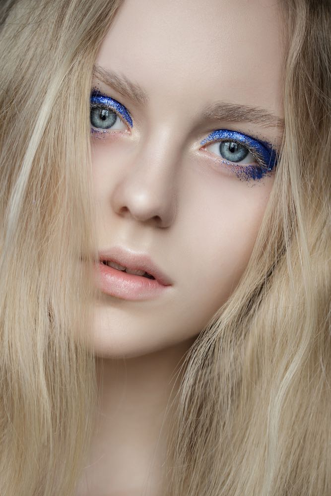 close-portrait-young-blonde-woman-bright-blue-glitter-eyeshadow | fall makeup look