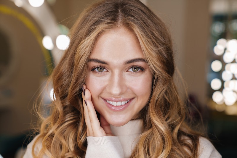 photo-young-happy-optimistic-cute-cheery-blonde-girl | fall makeup