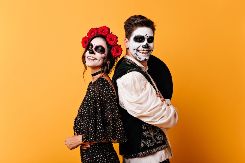 adorable-zombie-girl-rose-wreath-posing | couple halloween makeup