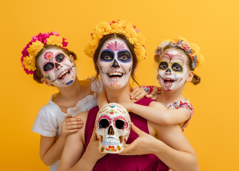 adorable-zombies-flower-wreaths-posing-on | zombie makeup