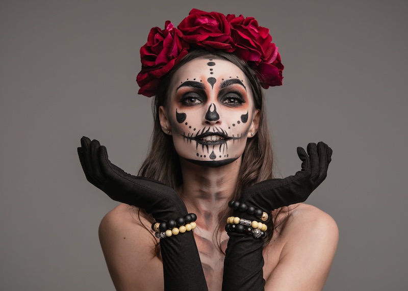 portrait-woman-dressed-catrina-skull-honor | easy halloween makeup