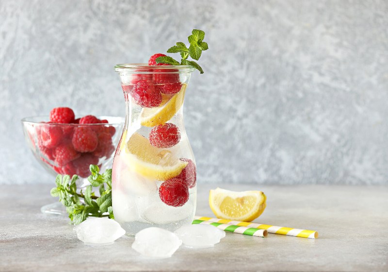 raspberry infused water coctail lemonade summer | detox water