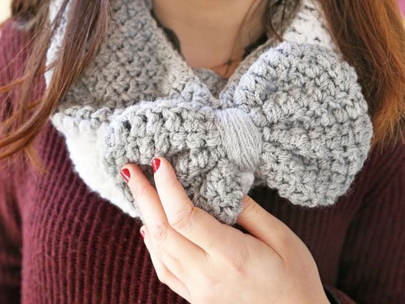 woman-advertises-crochet-grey-scarf-with-bow-winter-fashion-accessories | scarf as accessories