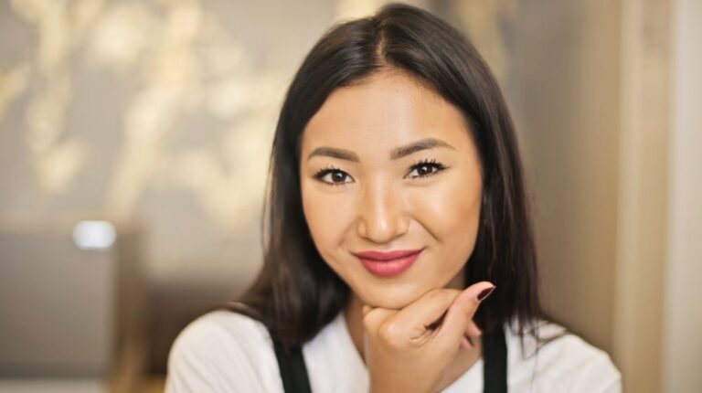 smiling woman in white shirt | Fabulous Asian Eye Makeup Tutorials And Tricks You Need To Try | freatured