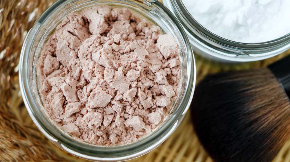mineral homemade powder foundation in a jar | Awesome Homemade Makeup Products | diy makeup | homemade makeup remover | Featured