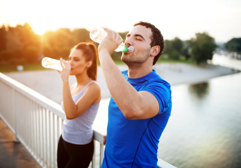 couple staying hydrated after workout | foods that prevent wrinkles