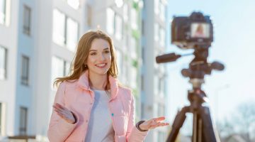 Female blogger recording video outdoors | Best Pastel Palettes Beauty Bloggers Need This Year | color palette pastel | Featured