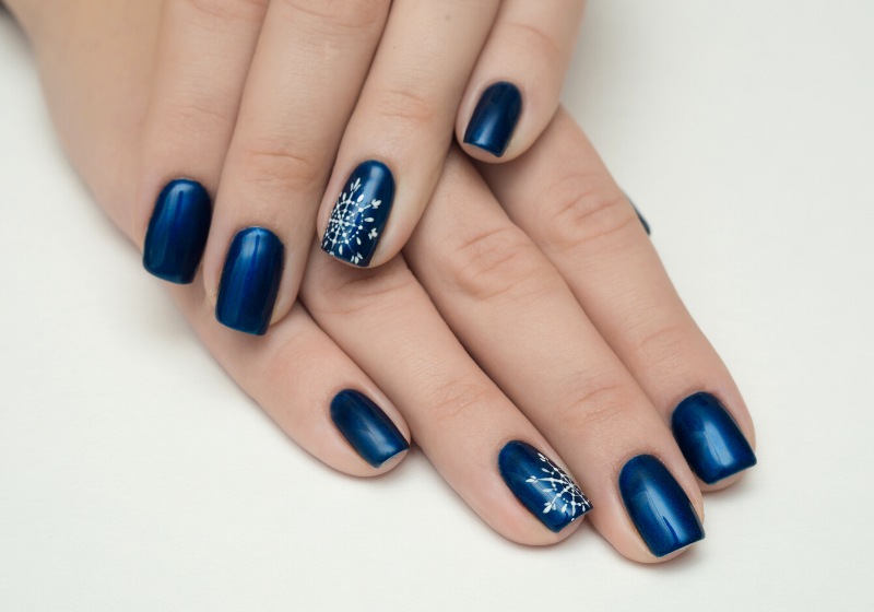 nails | snowflake acrylic nails