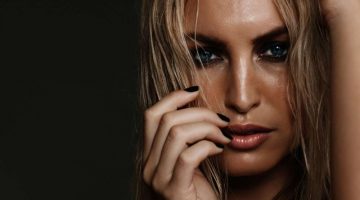 MACQYa2QPs0-female-fashion-model-with-smokey-makeup | Edgy Grunge Makeup Look Inspirations To Rock This Fall | featured