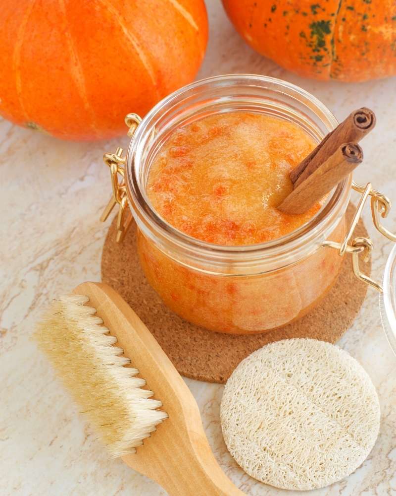 MAEGkx_J_l0-pumpkin-spice-scrub-with-sugar-and-cinnamon-in-a-glass-jar-and-wooden-body-brush-homemade-beauty-treatment-and-spa-recipe | fall skincare