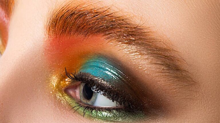 Close Up View Woman | Foolproof Glossy Eyes Makeup Tutorial For An Allover Gloss Look | glossy lids trend | Featured