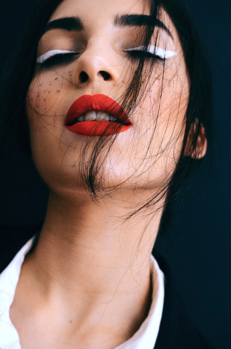 Woman Wearing White Eyeliner Red Lipstick | Rock A White Eyeliner With 10 Stunning Ways