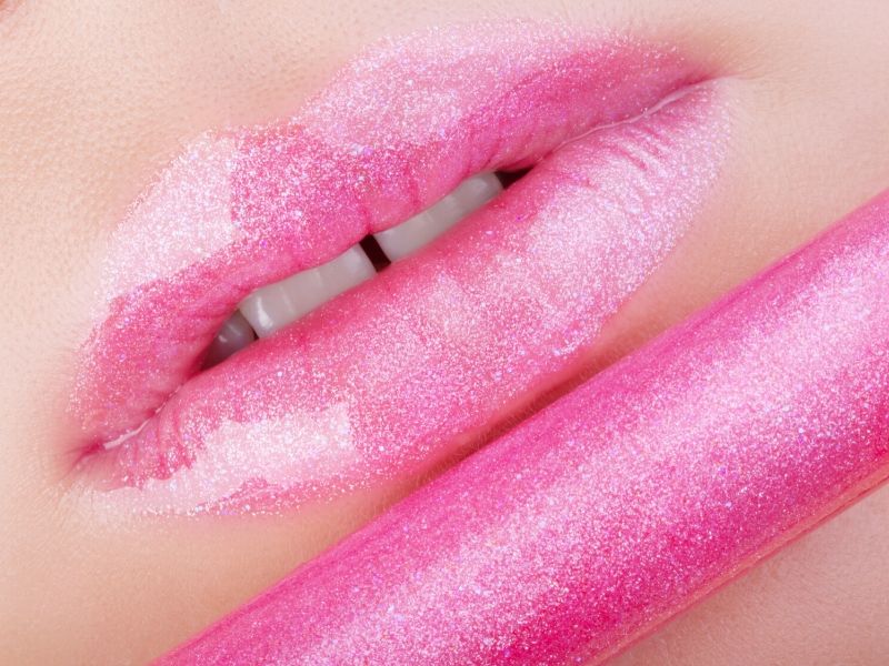 Baby Pink Lips | Cool Ideas To Pull Off Glitter Lips For Your New Makeup Look | how to do glitter lips