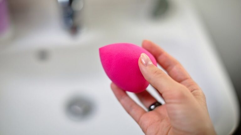 girl holds her hand pink rosa | How To Clean Makeup Sponges Effectively | 5 Tips & Tricks
