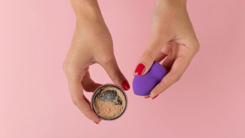 hands girl holding powder beauty blender | Use A Beauty Blender Makeup Sponge In Different Ways