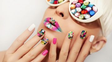 makeup manicure multicolored crystals glasses | Glamorous Rhinestone Nails You Should Copy Right Now | Featured