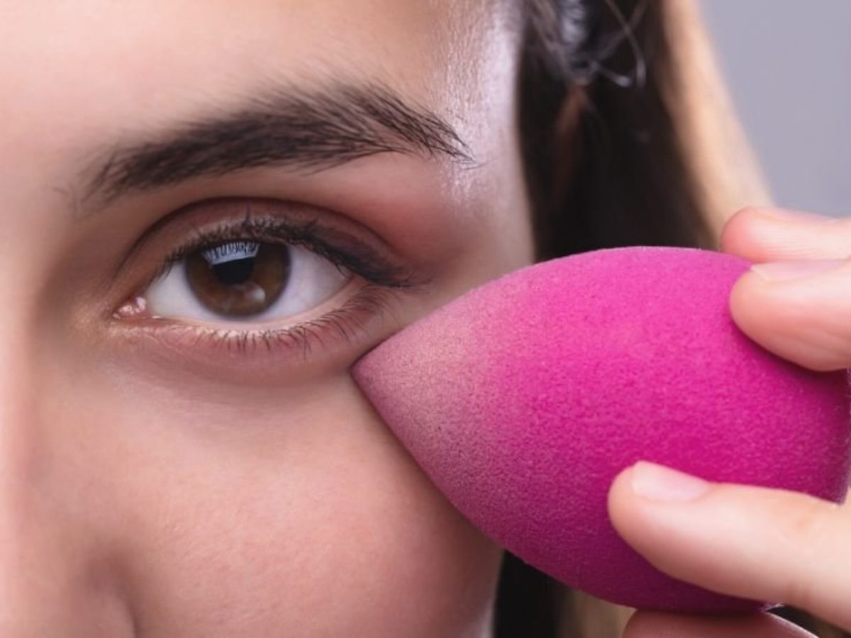 Use A Beauty Blender Makeup Sponge In Different Ways