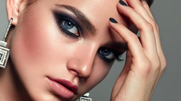 woman with grey eyes | eyeshadow for grey eyes | featured