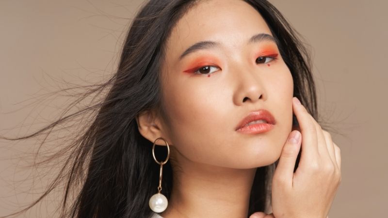 woman asian appearance pink eyeshadow eyelid | Foolproof Monolid Makeup Hacks You Should Master